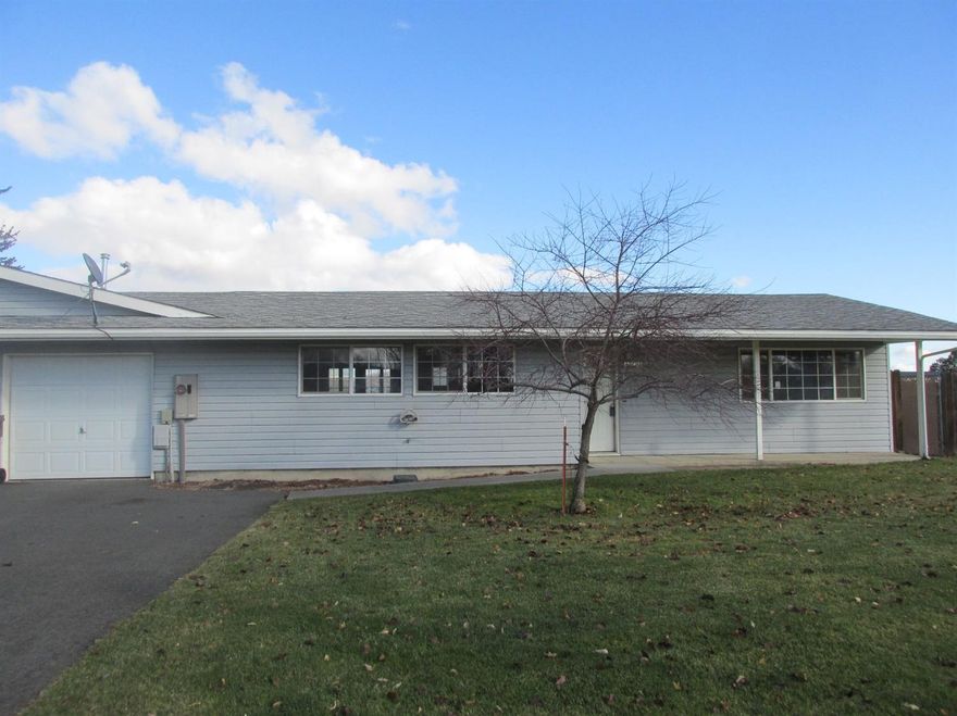 This condo is waiting for you to come and finish it. It was previously a 3 bedroom 1 bath and has 1104 sq. ft. This home could be a great project. Fenced back yard with large deck. Attached 1 car garage. Short distance to park.