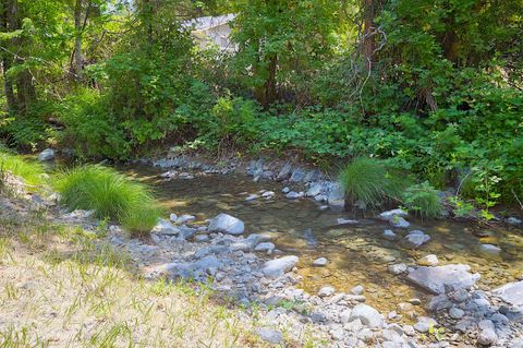 Tiny photo for 627 Carriage Road, Grants Pass, OR 97526 (MLS # 220214799)