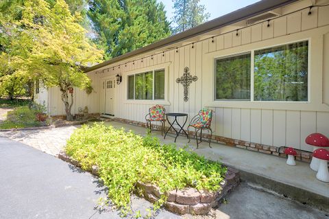 Tiny photo for 627 Carriage Road, Grants Pass, OR 97526 (MLS # 220214799)