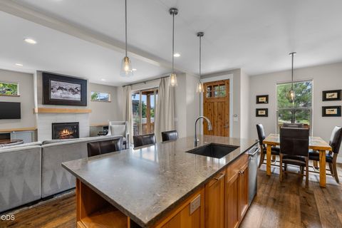 Tiny photo for 1087 N Lavender Lane, Sisters, OR 97759 (MLS # 220224381)