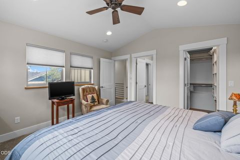Tiny photo for 1087 N Lavender Lane, Sisters, OR 97759 (MLS # 220224381)