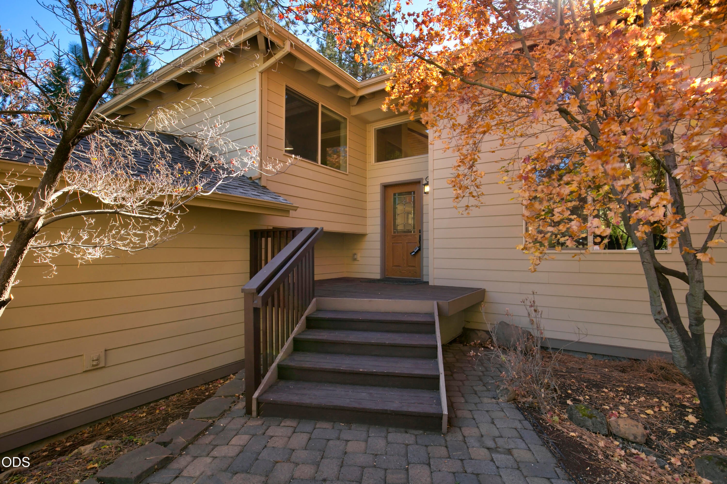 2747 NW Whitworth Way