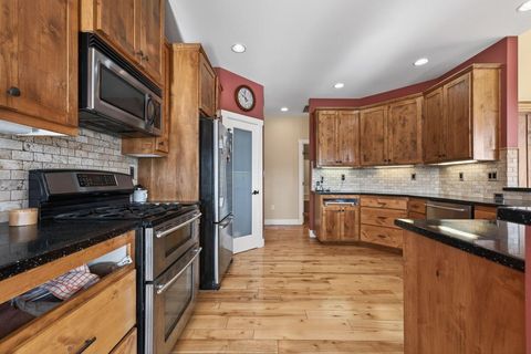 Tiny photo for 6720 NW Larch Drive, Redmond, OR 97756 (MLS # 220217718)
