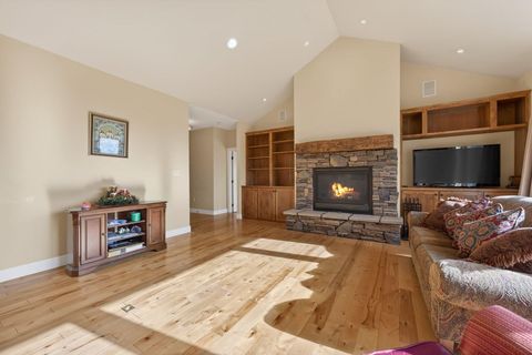 Tiny photo for 6720 NW Larch Drive, Redmond, OR 97756 (MLS # 220217718)