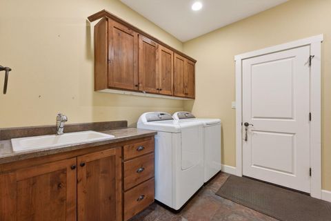 Tiny photo for 6720 NW Larch Drive, Redmond, OR 97756 (MLS # 220217718)