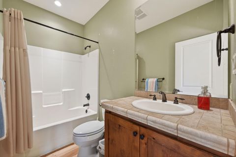 Tiny photo for 6720 NW Larch Drive, Redmond, OR 97756 (MLS # 220217718)