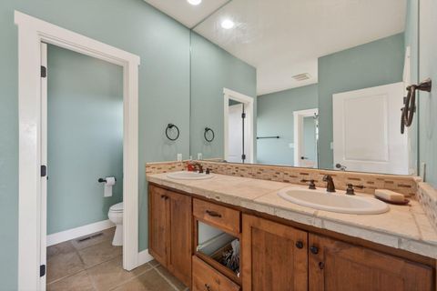 Tiny photo for 6720 NW Larch Drive, Redmond, OR 97756 (MLS # 220217718)