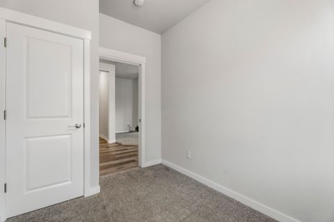 Tiny photo for 51925 Campfire Drive, La Pine, OR 97739 (MLS # 220222221)