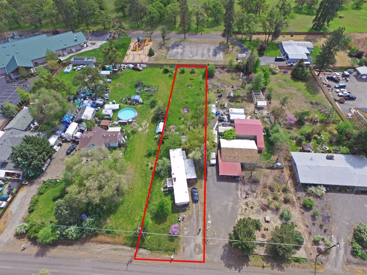 Main image without alt text