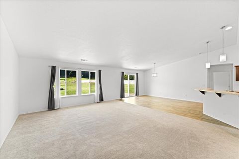 Tiny photo for 2355 Fish Hatchery Road, Grants Pass, OR 97527 (MLS # 220219718)