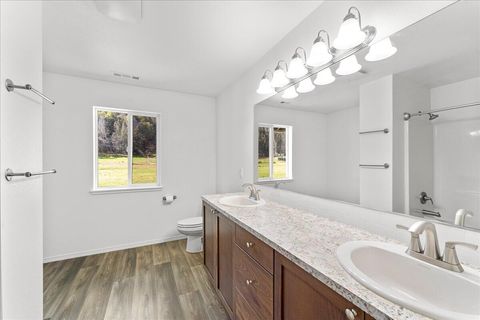 Tiny photo for 2355 Fish Hatchery Road, Grants Pass, OR 97527 (MLS # 220219718)