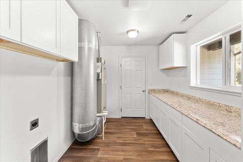 Tiny photo for 2355 Fish Hatchery Road, Grants Pass, OR 97527 (MLS # 220219718)