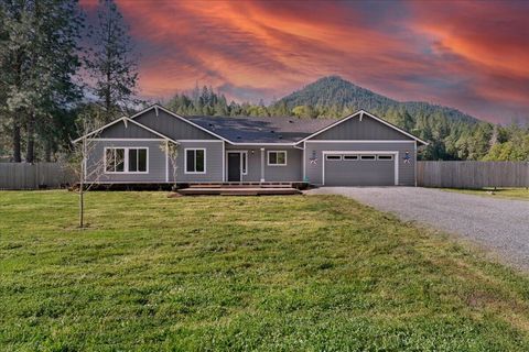 Photo of 2355 Fish Hatchery Road, Grants Pass, OR 97527 (MLS # 220219718)