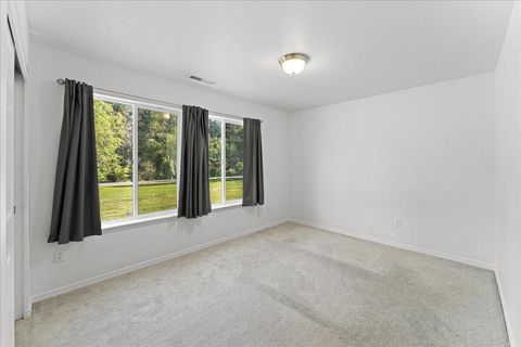 Tiny photo for 2355 Fish Hatchery Road, Grants Pass, OR 97527 (MLS # 220219718)