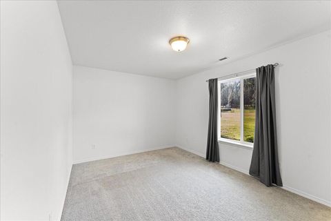 Tiny photo for 2355 Fish Hatchery Road, Grants Pass, OR 97527 (MLS # 220219718)