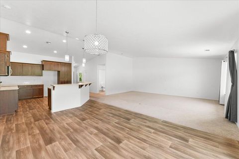 Tiny photo for 2355 Fish Hatchery Road, Grants Pass, OR 97527 (MLS # 220219718)