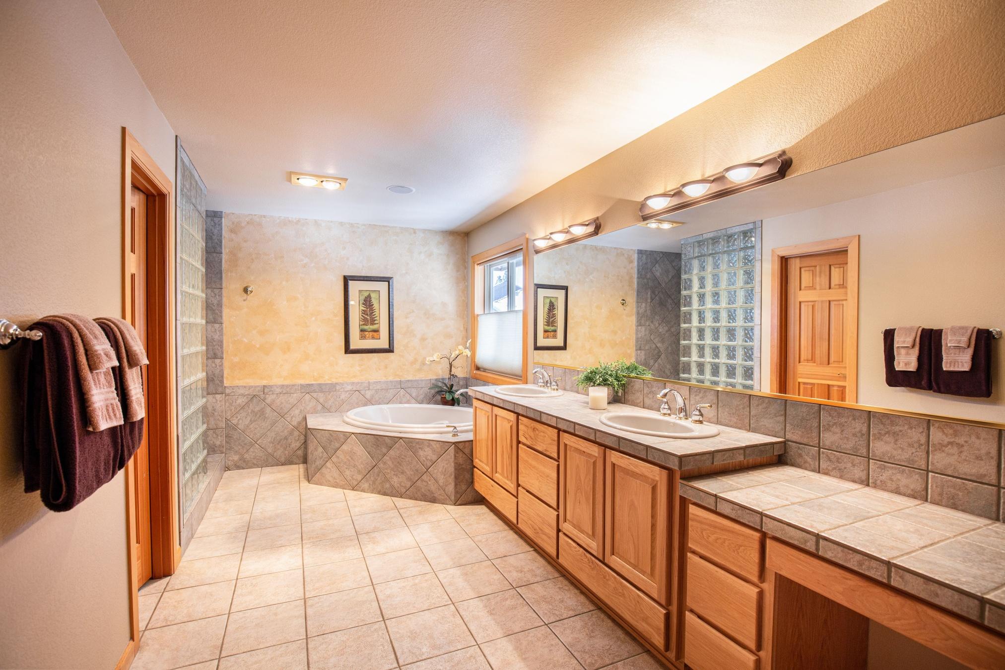 Fairway Point Villag - Residential