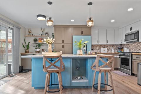 Tiny photo for 858 NW Poplar Place, Redmond, OR 97756 (MLS # 220217658)