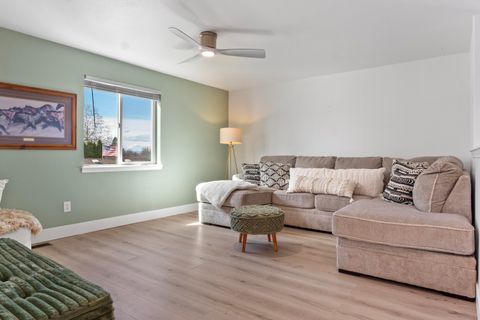 Tiny photo for 858 NW Poplar Place, Redmond, OR 97756 (MLS # 220217658)