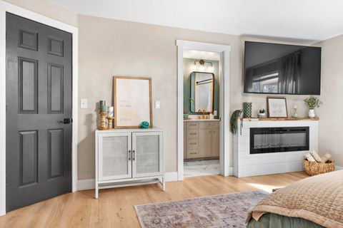 Tiny photo for 858 NW Poplar Place, Redmond, OR 97756 (MLS # 220217658)