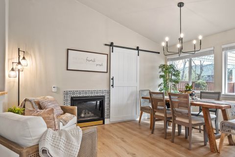 Tiny photo for 858 NW Poplar Place, Redmond, OR 97756 (MLS # 220217658)