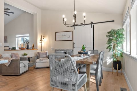 Tiny photo for 858 NW Poplar Place, Redmond, OR 97756 (MLS # 220217658)