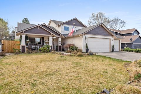 Photo of 858 NW Poplar Place, Redmond, OR 97756 (MLS # 220217658)