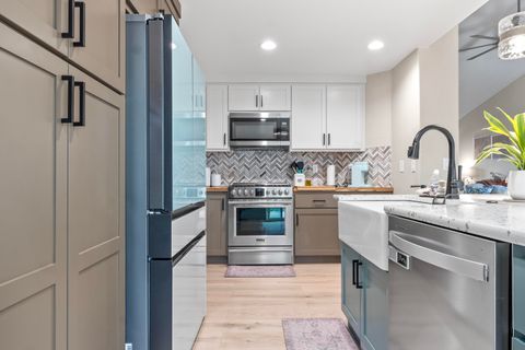 Tiny photo for 858 NW Poplar Place, Redmond, OR 97756 (MLS # 220217658)