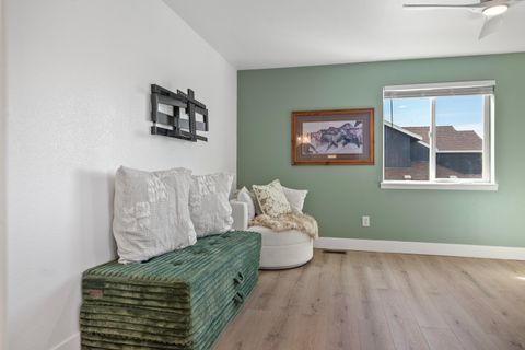 Tiny photo for 858 NW Poplar Place, Redmond, OR 97756 (MLS # 220217658)