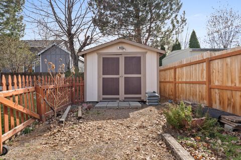Tiny photo for 858 NW Poplar Place, Redmond, OR 97756 (MLS # 220217658)