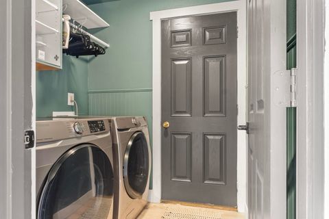 Tiny photo for 858 NW Poplar Place, Redmond, OR 97756 (MLS # 220217658)