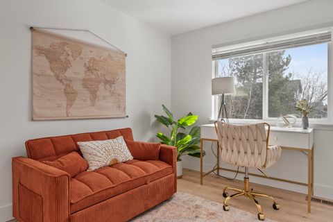 Tiny photo for 858 NW Poplar Place, Redmond, OR 97756 (MLS # 220217658)