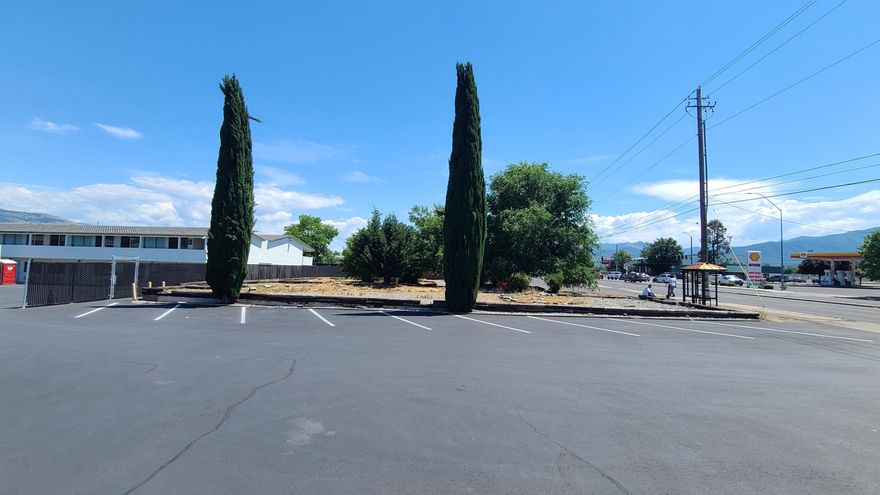 Located in South Medford's regional commercial district near one of the only two Interstate 5 exits in Medford and the bustling south commercial district, this 0.43 acre lot is located next to a Burger King and the intersection of Medford's main north and south artery AND the east and west artery of South Medford. The zoning is C-R, Commercial Regional with a large amount of new development nearby. Very high visibility, especially by those drivers at the Barnett and Highway 99 stoplight. Medford's central downtown is just up the street. Seller carry option with only 20% down. The property is available for lease as well.