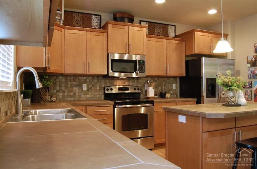 Spacious Stoneridge Encore home includes large bonus room. Upgrades include: fireplace, Masonry accents, white, Maple Cabinets, Granite kitchen counters, Laminate flooring throughout main level, gas range, window blinds, wood wrapped windows in formal areas, gutters, A/C, full stone backsplash, 4' garage extension, and located on a corner lot.