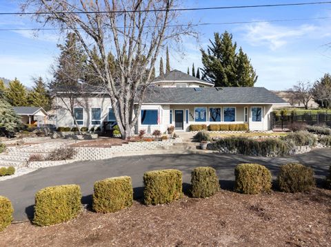 Tiny photo for 4935 Cherry Lane, Medford, OR 97504 (MLS # 220215005)