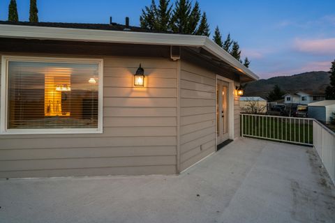 Tiny photo for 4935 Cherry Lane, Medford, OR 97504 (MLS # 220215005)