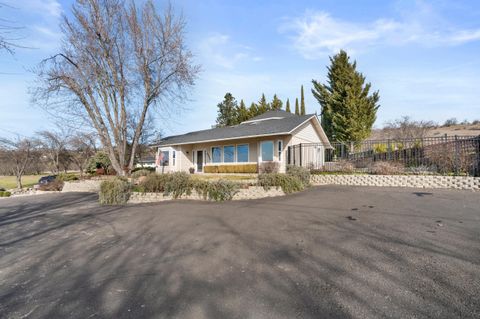 Tiny photo for 4935 Cherry Lane, Medford, OR 97504 (MLS # 220215005)