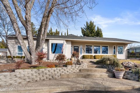Tiny photo for 4935 Cherry Lane, Medford, OR 97504 (MLS # 220215005)