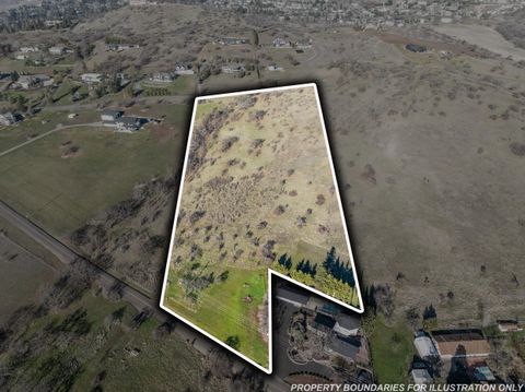 Tiny photo for 4935 Cherry Lane, Medford, OR 97504 (MLS # 220215005)