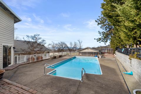 Tiny photo for 4935 Cherry Lane, Medford, OR 97504 (MLS # 220215005)