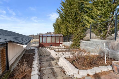 Tiny photo for 4935 Cherry Lane, Medford, OR 97504 (MLS # 220215005)