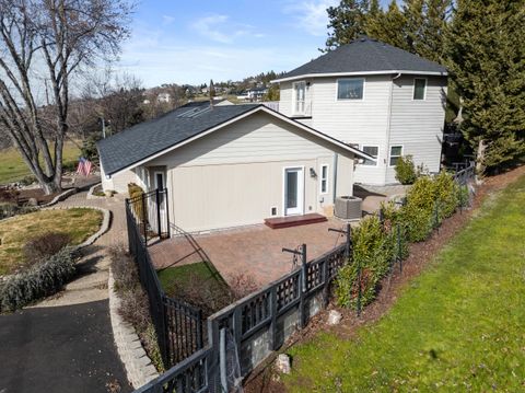 Tiny photo for 4935 Cherry Lane, Medford, OR 97504 (MLS # 220215005)