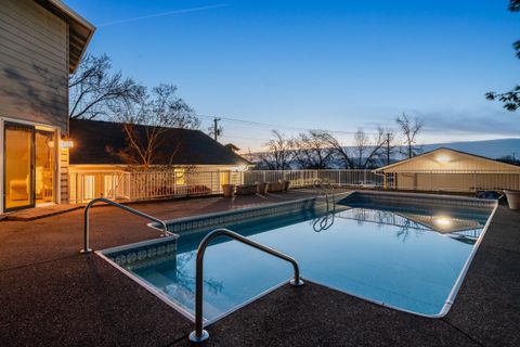 Tiny photo for 4935 Cherry Lane, Medford, OR 97504 (MLS # 220215005)