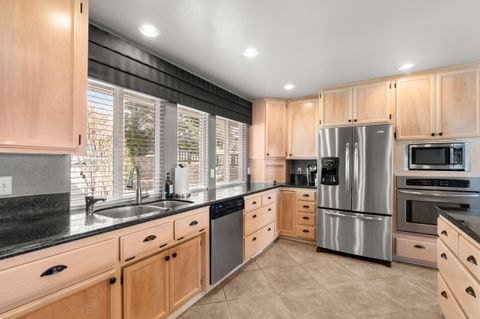 Tiny photo for 4935 Cherry Lane, Medford, OR 97504 (MLS # 220215005)