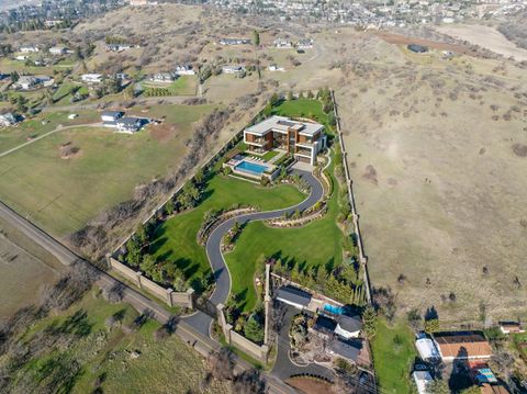 Tiny photo for 4935 Cherry Lane, Medford, OR 97504 (MLS # 220215005)