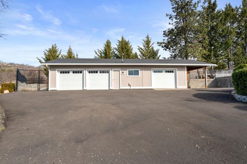 Tiny photo for 4935 Cherry Lane, Medford, OR 97504 (MLS # 220215005)