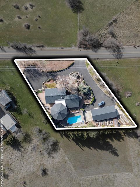 Tiny photo for 4935 Cherry Lane, Medford, OR 97504 (MLS # 220215005)