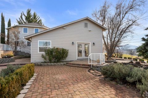 Tiny photo for 4935 Cherry Lane, Medford, OR 97504 (MLS # 220215005)