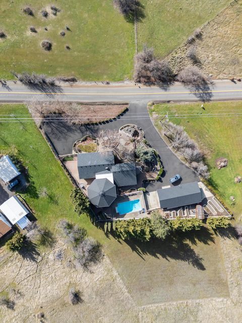 Tiny photo for 4935 Cherry Lane, Medford, OR 97504 (MLS # 220215005)