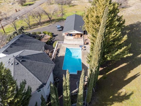 Tiny photo for 4935 Cherry Lane, Medford, OR 97504 (MLS # 220215005)